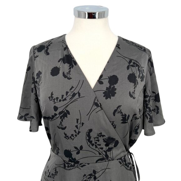 41 Hawthorn Floral Wrap Dress Satin Short Sleeve Gray Black Size MP NWT - Picture 3 of 12